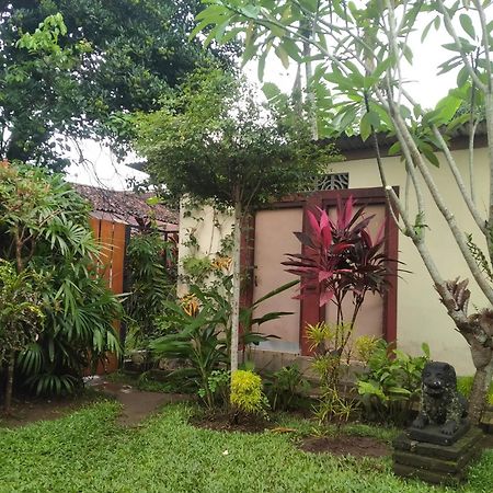 Efata Homestay Magelang Exteriör bild