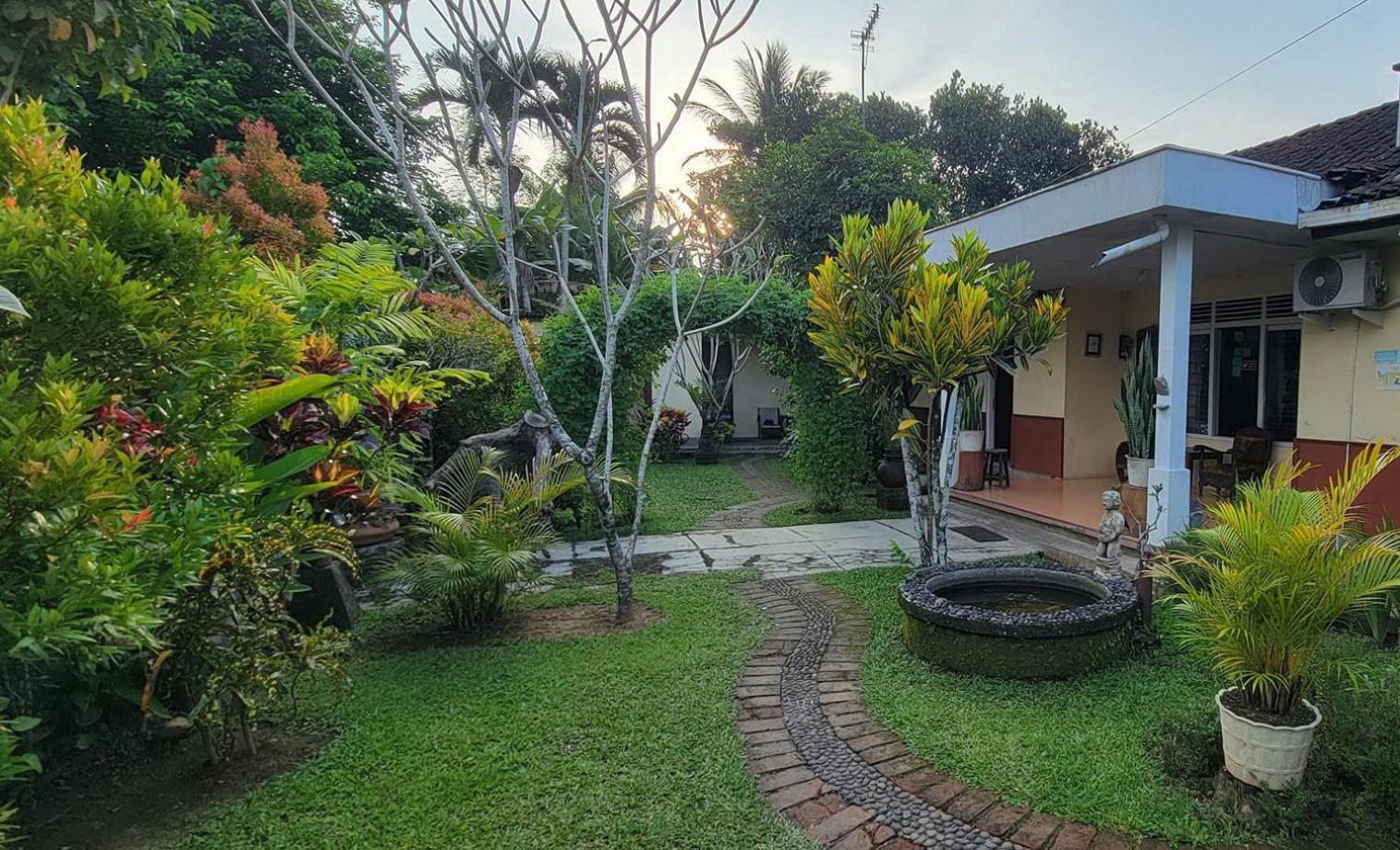 Efata Homestay Magelang Exteriör bild